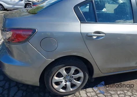 2013 Mazda Mazda3 I Sport from USA, damaged, VIN JM1BL1UP4D1774006